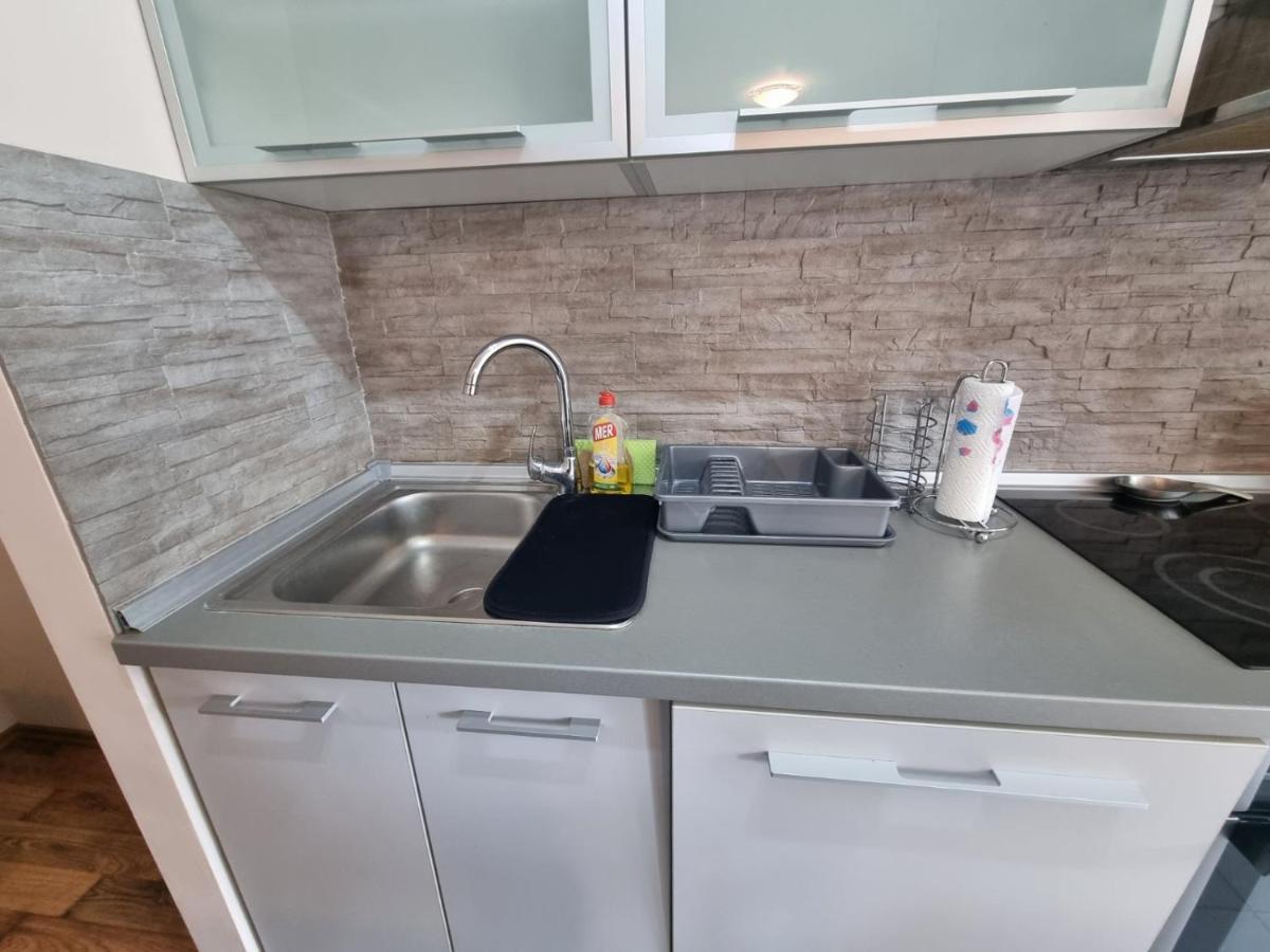 Ferienwohnung Hawaii- 2 Bdr, Arena, Sava Centar, Free Parking Belgrad Exterior foto