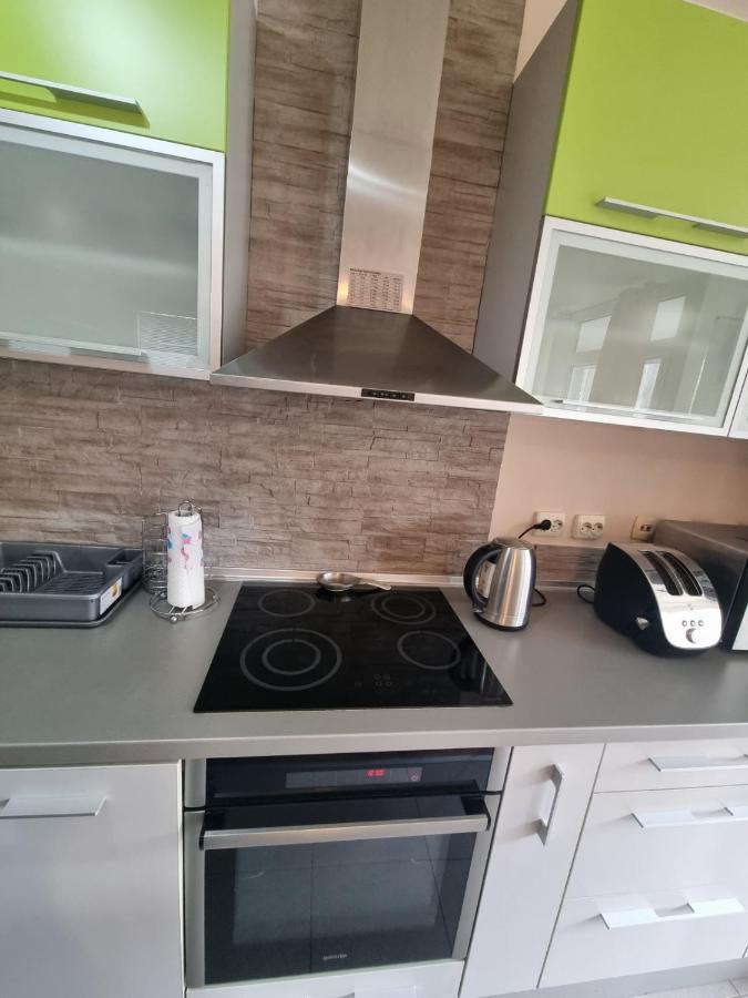 Ferienwohnung Hawaii- 2 Bdr, Arena, Sava Centar, Free Parking Belgrad Exterior foto